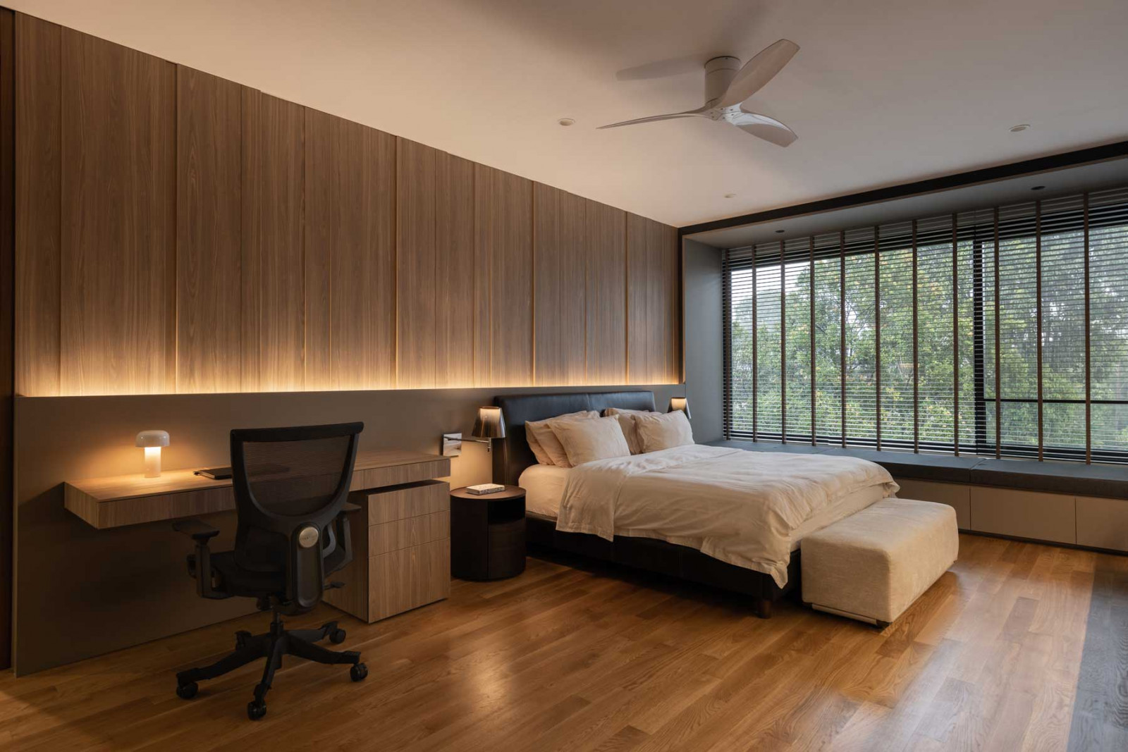Private areas such as the bedrooms are clad in warm walnut to introduce a sense of intimacy