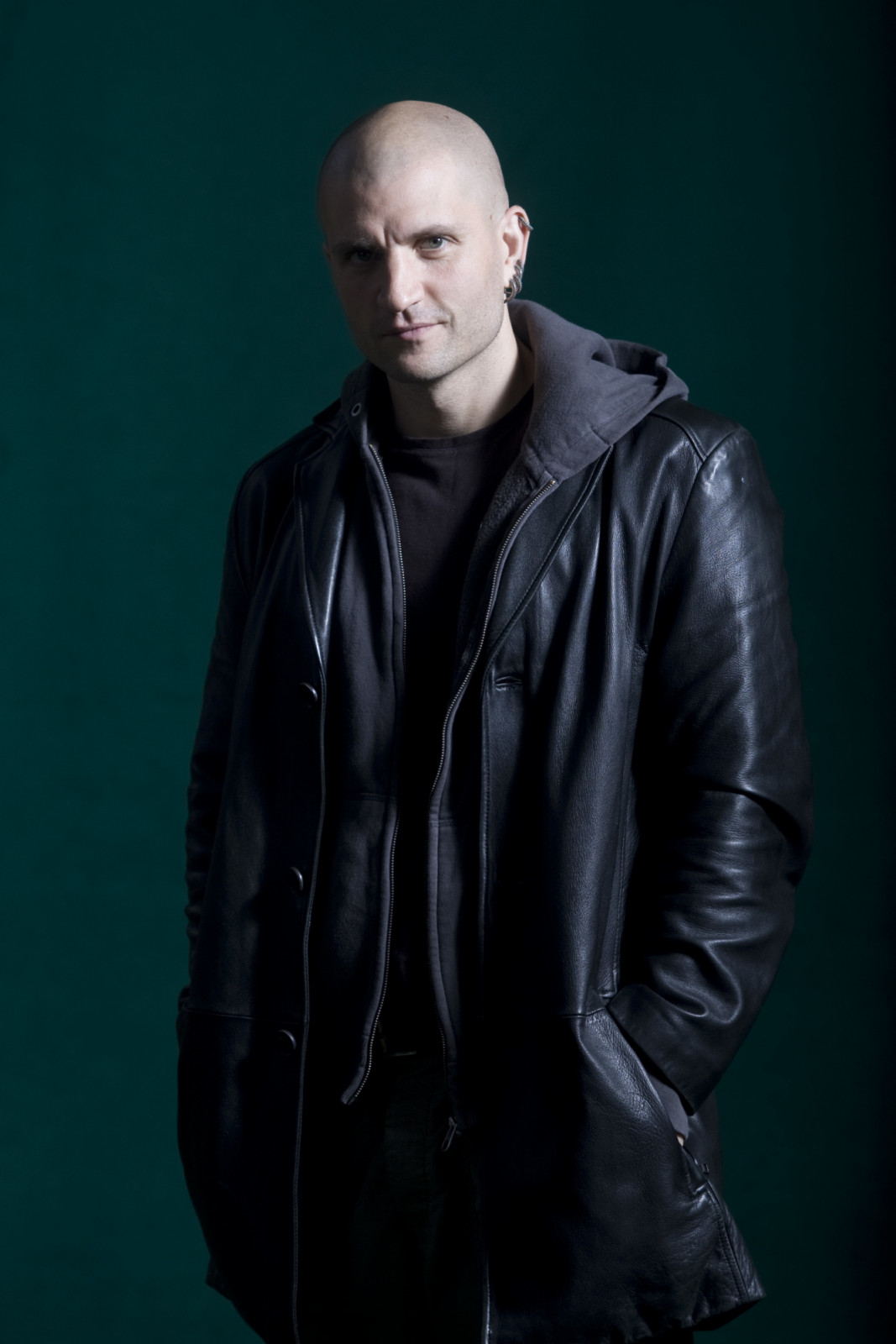 英國奇幻小說大師China Mieville。(Photo by Colin McPherson/Corbis via Getty Images) Award-winning English fiction writer China Mieville at the Edinburgh International Book Festival where he talked about his new book entitled The City and the City. The three-week event is the world's biggest literary festival and is held during the annual Edinburgh Festival. The 2009 event featured talks and presentations by more than 500 authors from around the world. (Photo by Colin McPherson/Corbis via Getty Images)