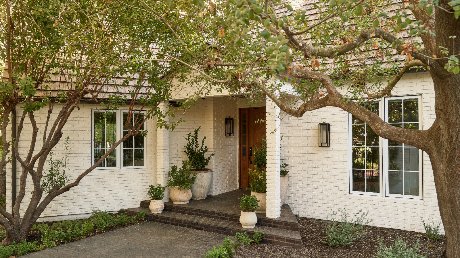 The entryway of a Los Angeles, California home designed by Gianpiero Gaglione Interior Design