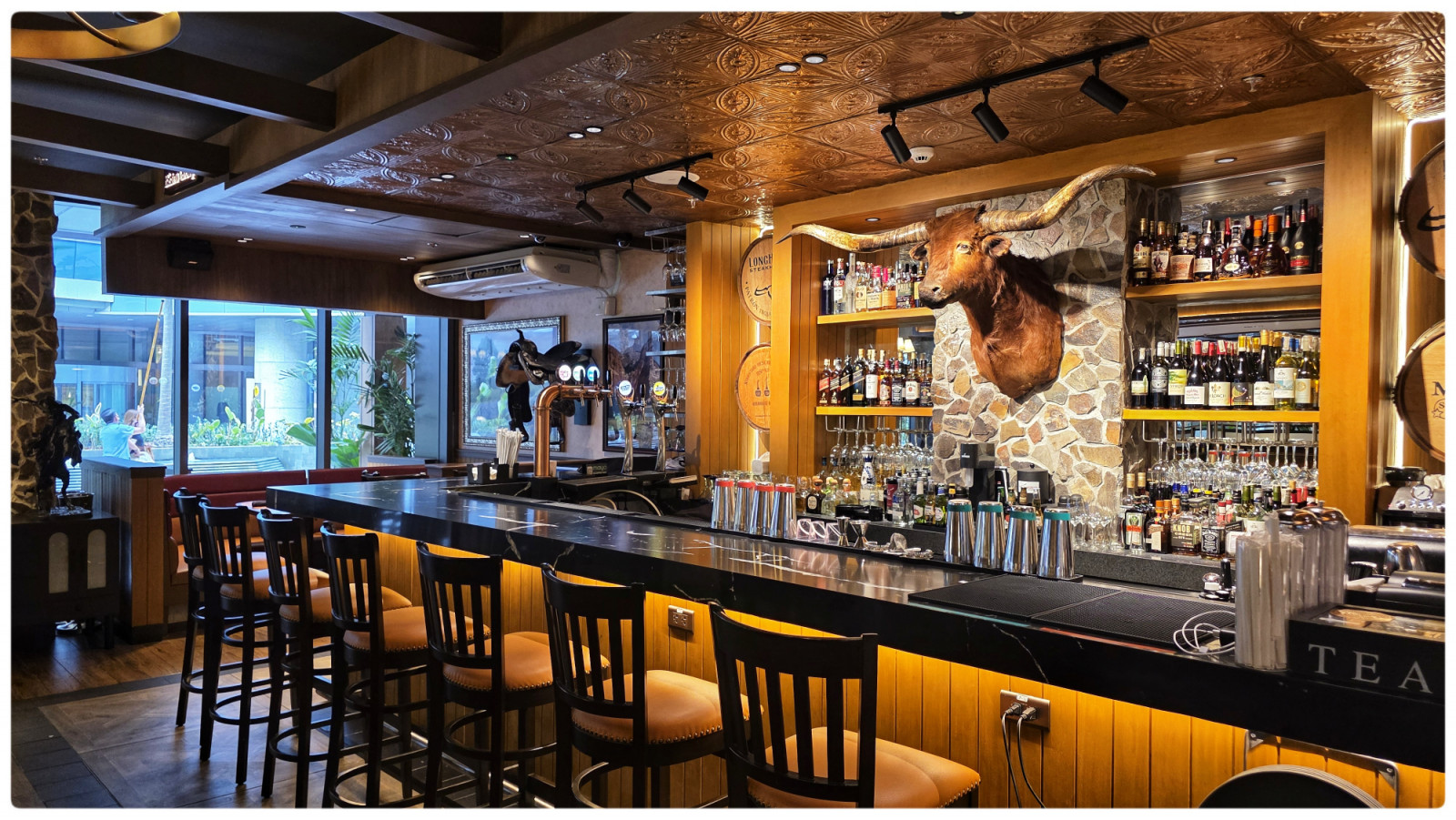 Longhorn Steakhouse by Headroom Design Studio