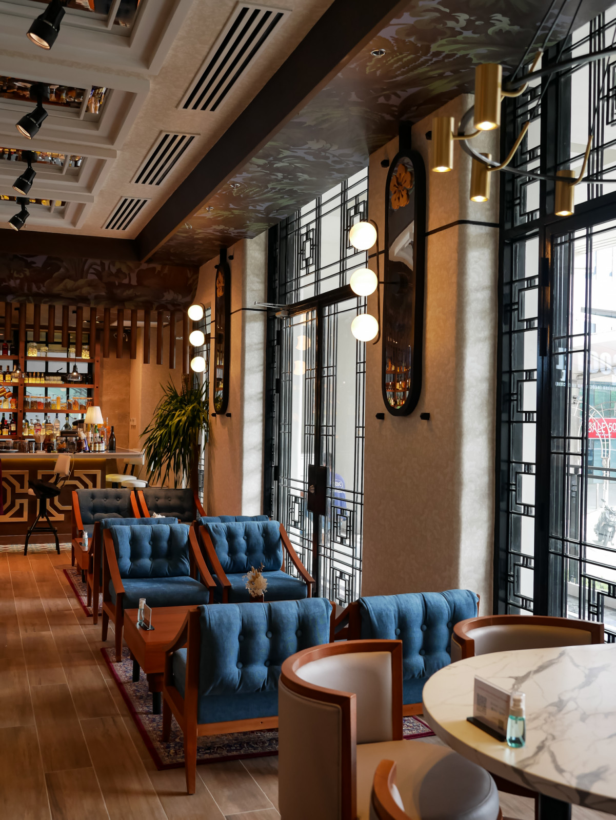 Las Flores by Headroom Design Studio