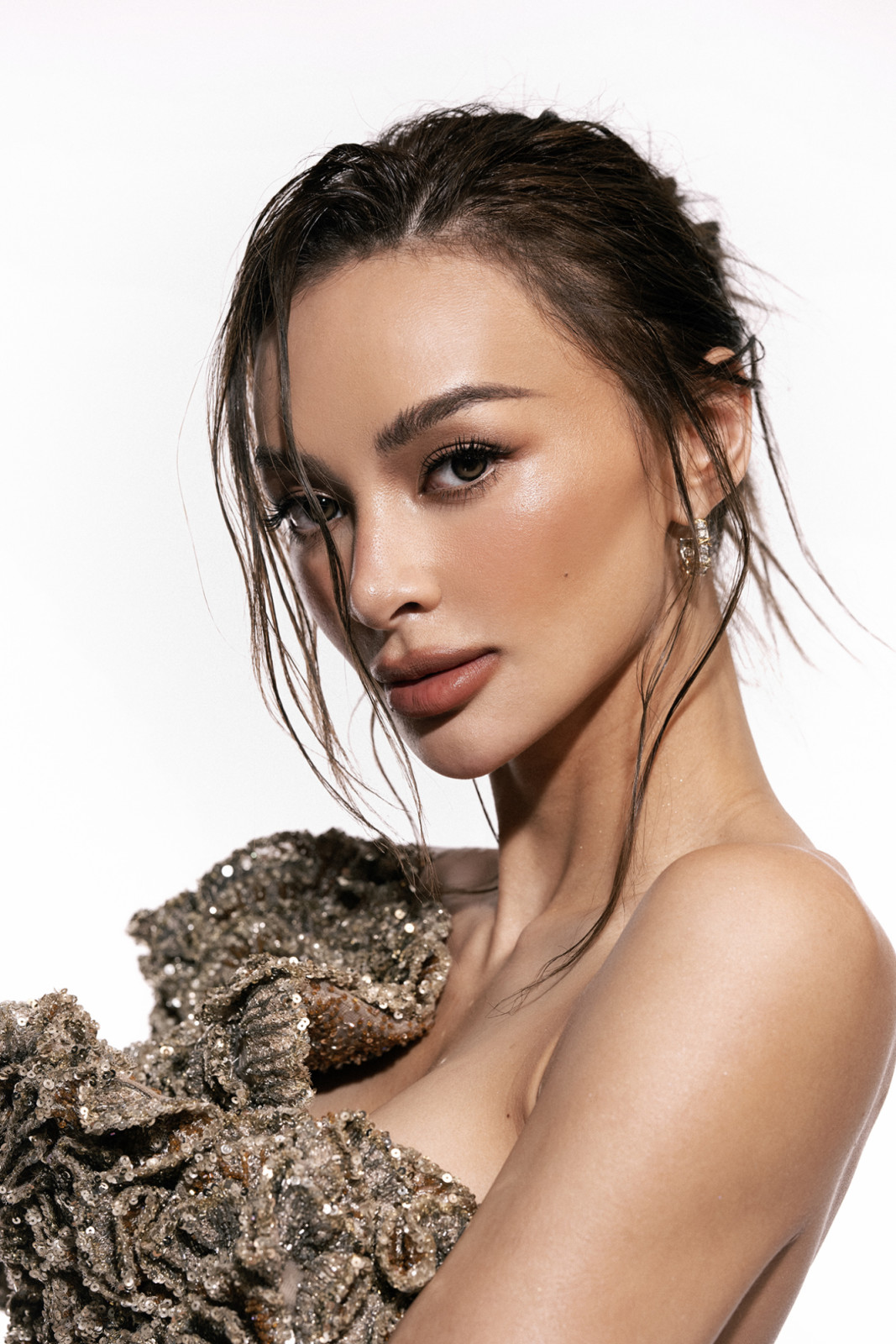 Through SOLÁ, Verzosa is redefining everyday wear with thoughtfully made pieces that prioritise quality, accessibility and the real needs of women