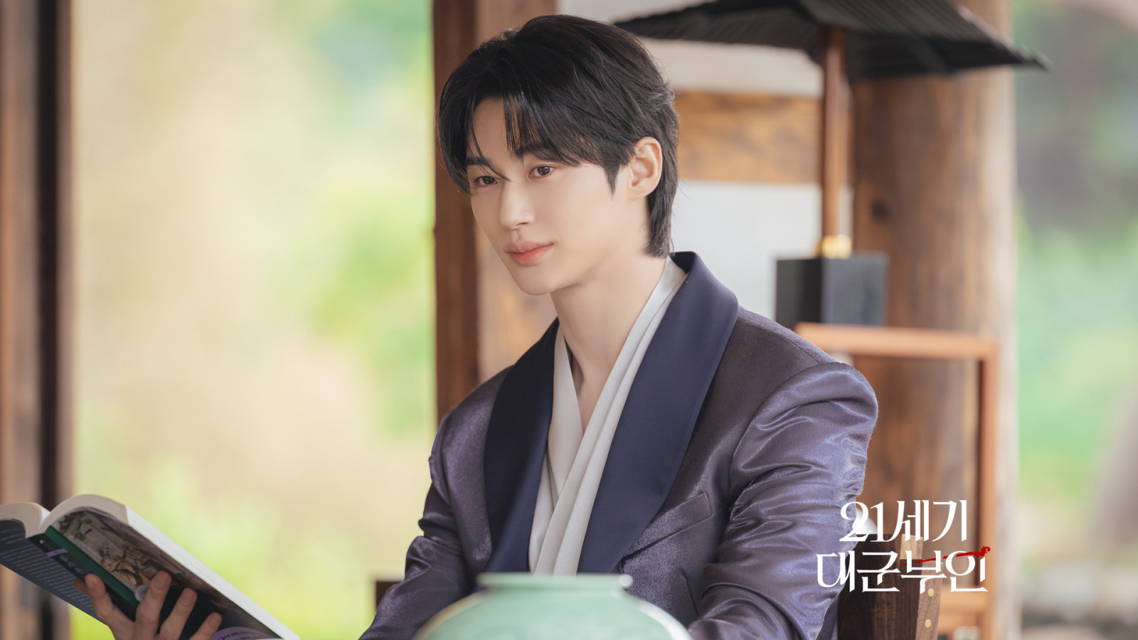 After playing the K-drama male lead in ‘Perfect Crown’, Byeon Woo-seok can next be seen in a variety show with Jae-seok and the upcoming ‘Solo Leveling’ live-action adaptation (Photo: MBC)