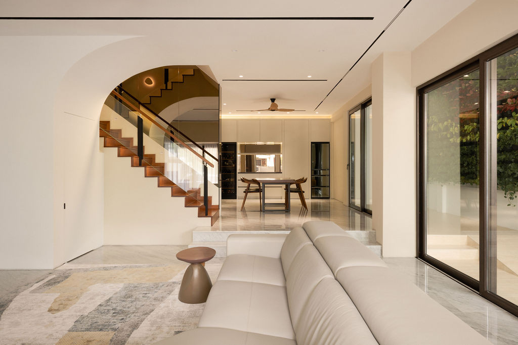 The clients wanted an airy, inter-connected communal zone on the ground floor