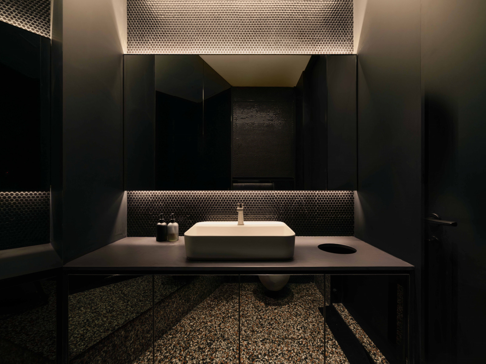 The bathroom features fittings from We Are.IB and Ceramica Cielo