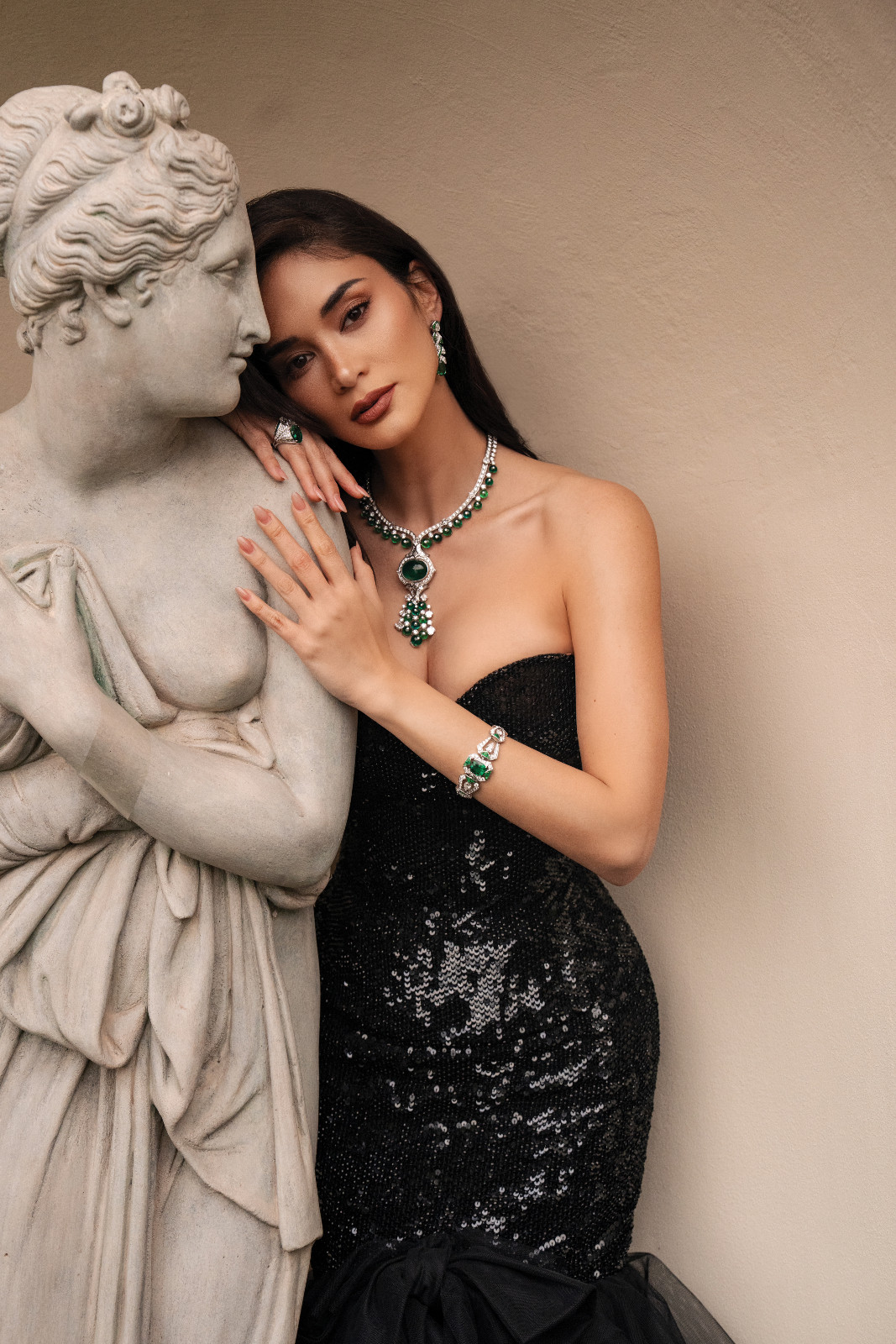 Pia wears Gucci gown and Bvlgari High Jewellery