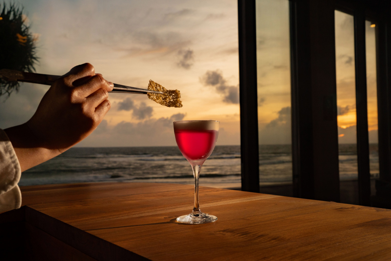 Nikmati sunset dan koktail dari Bar Nua, Canggu