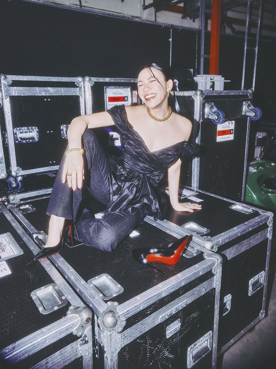Catherine Regehr at enVie de Pois top; Akris at enVie de Pois jeans; Cartier Clash de Cartier earring, necklace and bracelets in rose gold, Clash de Cartier rings in rose gold set with black onyx and in rose gold with green agate; Christian Louboutin So Kate pumps