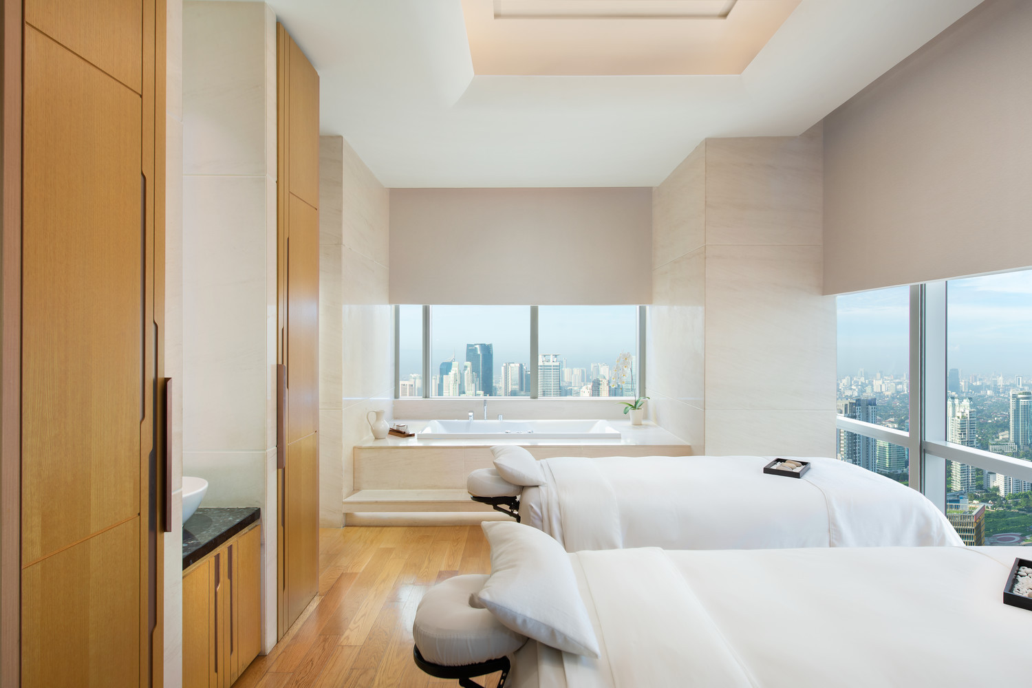 Ruang spa untuk dua orang di The Westin Jakarta
