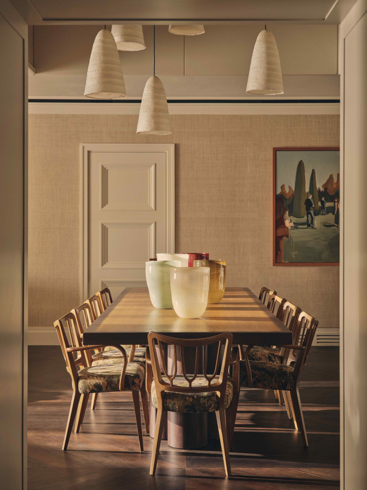 Spaces that reveal themselves gradually, encouraging gathering with a sense of ease