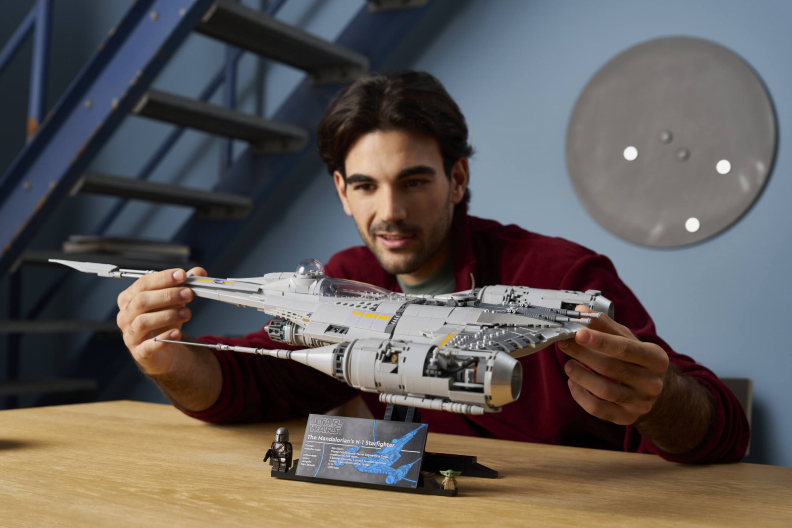 The the modified starfighter from Naboo features gleaming silver-toned bricks