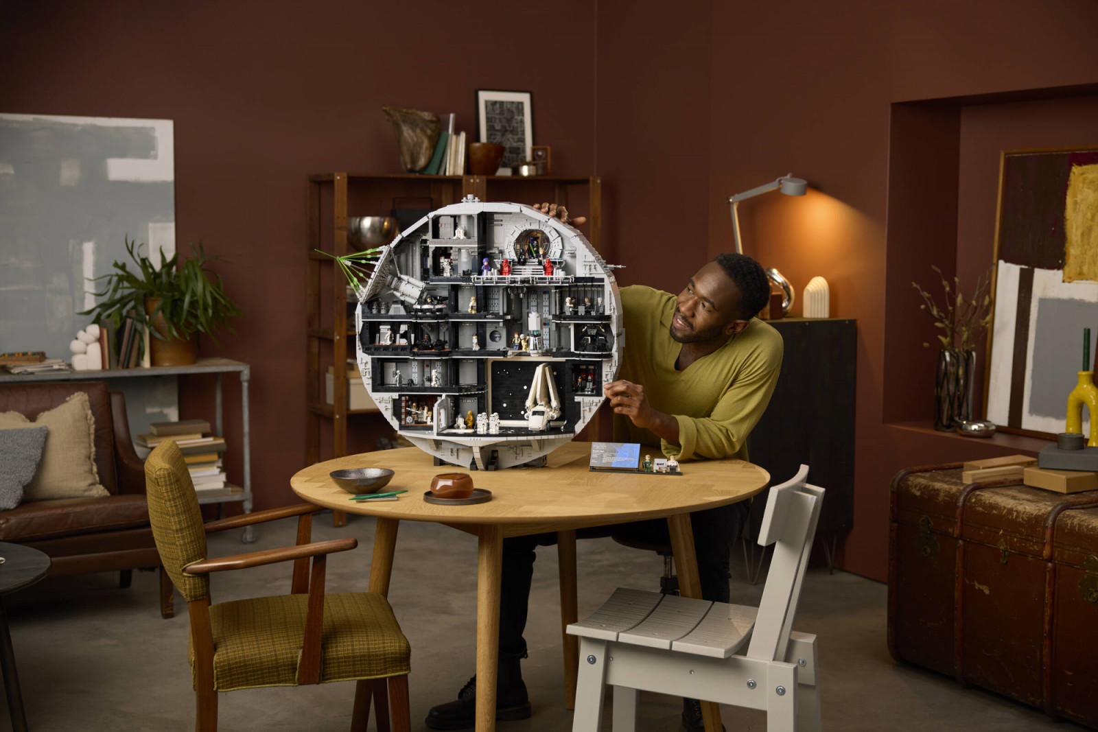 The 9,023-piece set rises over 70 cm tall and stretches nearly 80 cm wide