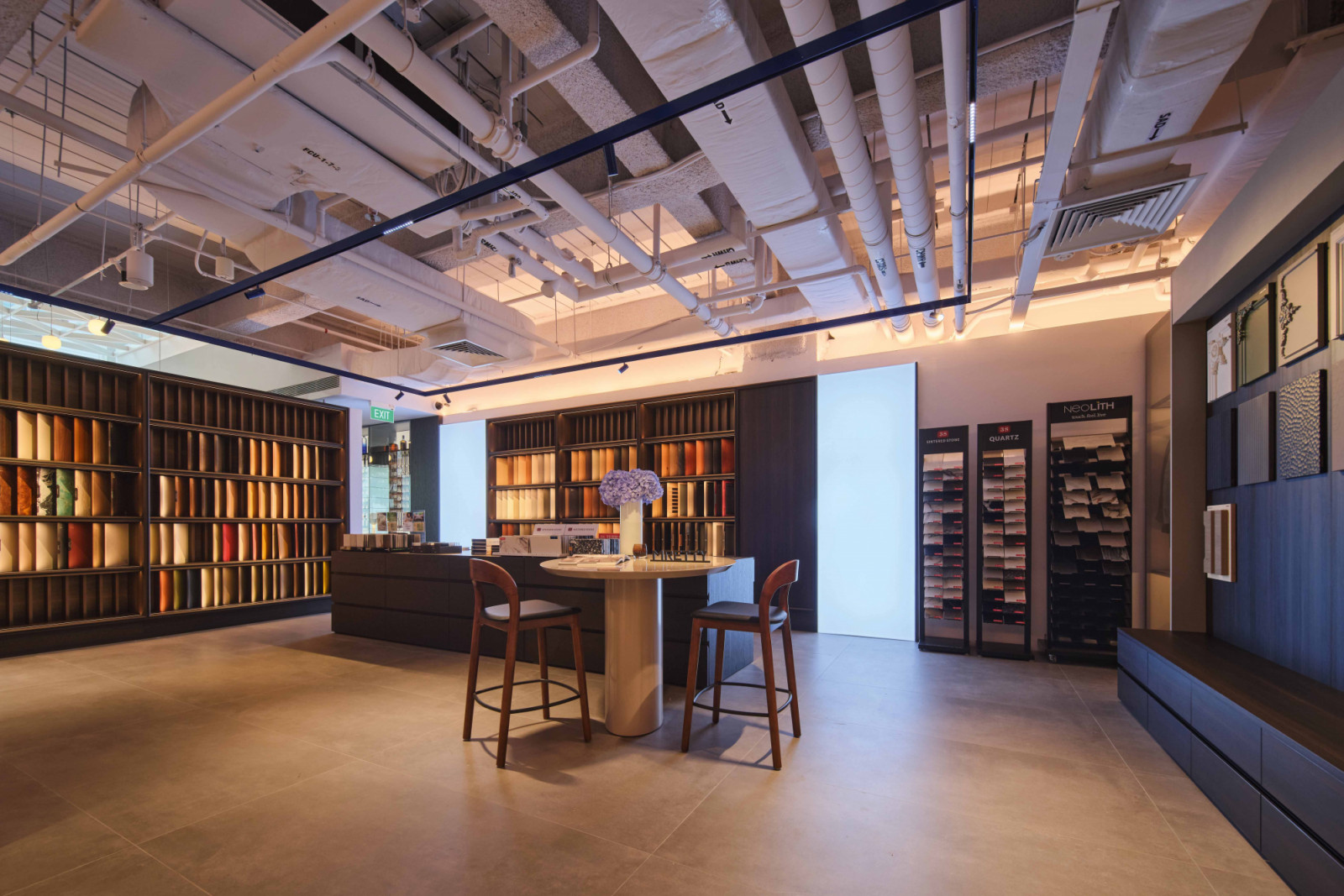 A spacious material library invites clients to plan alongside their designers and Mretty specialists fluent in English and Mandarin;