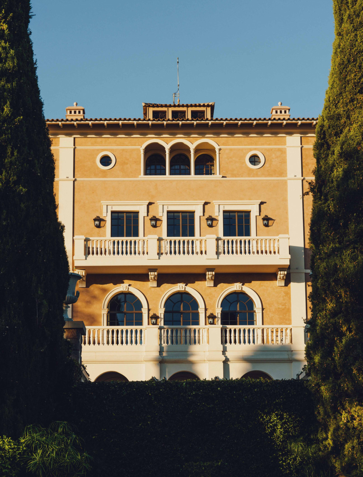 The Château de la Croix des Gardes in Cannes frames Christofle’s Malmaison Riviera campaign, its structural symmetry recalling classical design codes