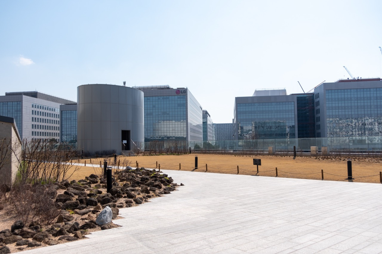 The LG Science Park campus in Magok, Gangseo-gu, Seoul, adjacent to the Seoul Botanic Park, where the LG Arts Center Seoul, designed by Tadao Ando, opened in October 2022 (Photo: iStock)
