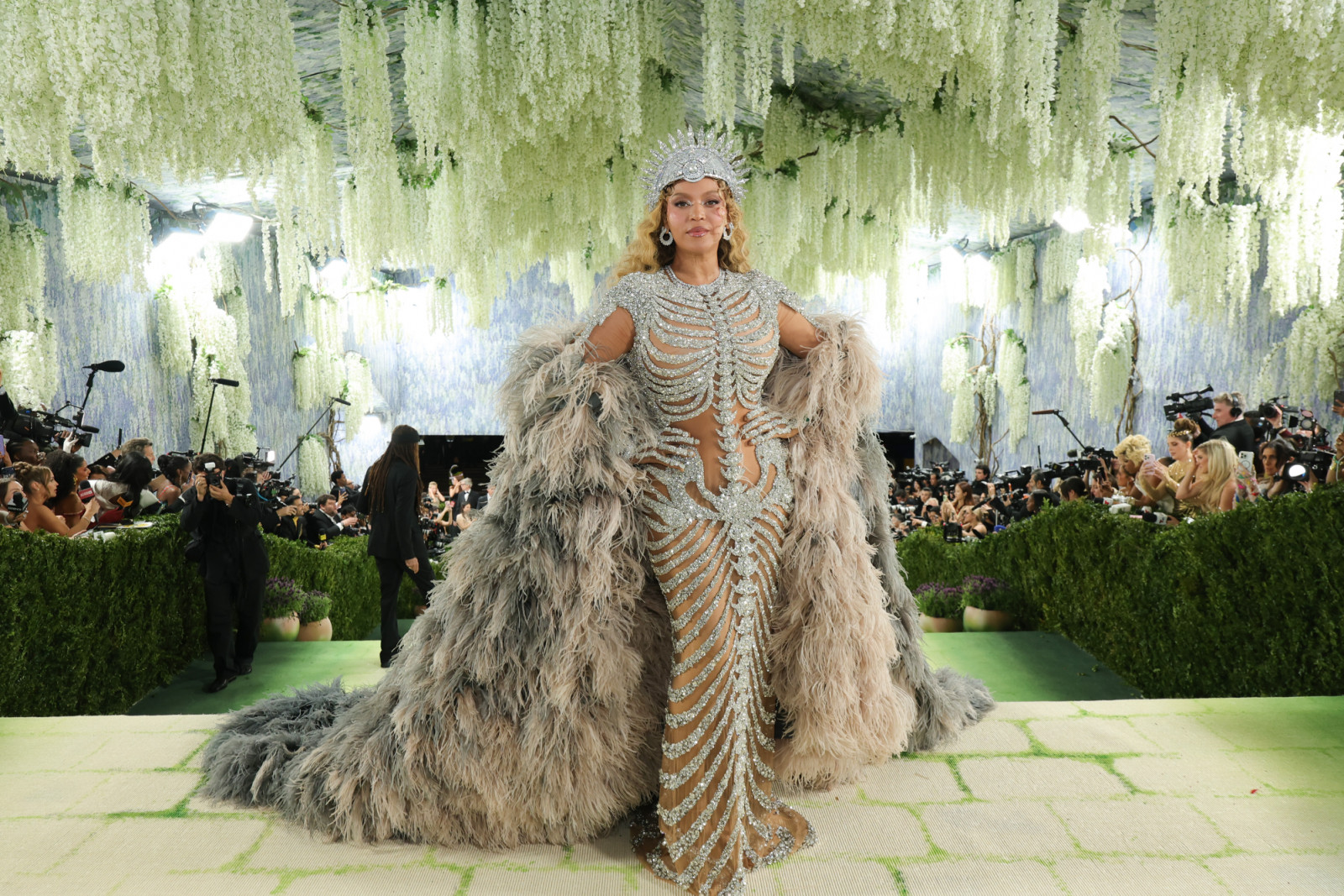 NEW YORK, NEW YORK - MAY 04: Beyoncé attends the 2026 Met Gala celebrating "Costume Art" at the Metropolitan Museum of Art on May 04, 2026 in New York City. (Photo by Kevin Mazur/MG26/Getty Images for The Met Museum/Vogue)