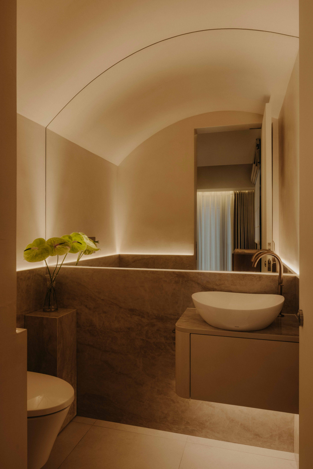 A ceiling-mounted oblong mirror forms the centrepiece of this vanity