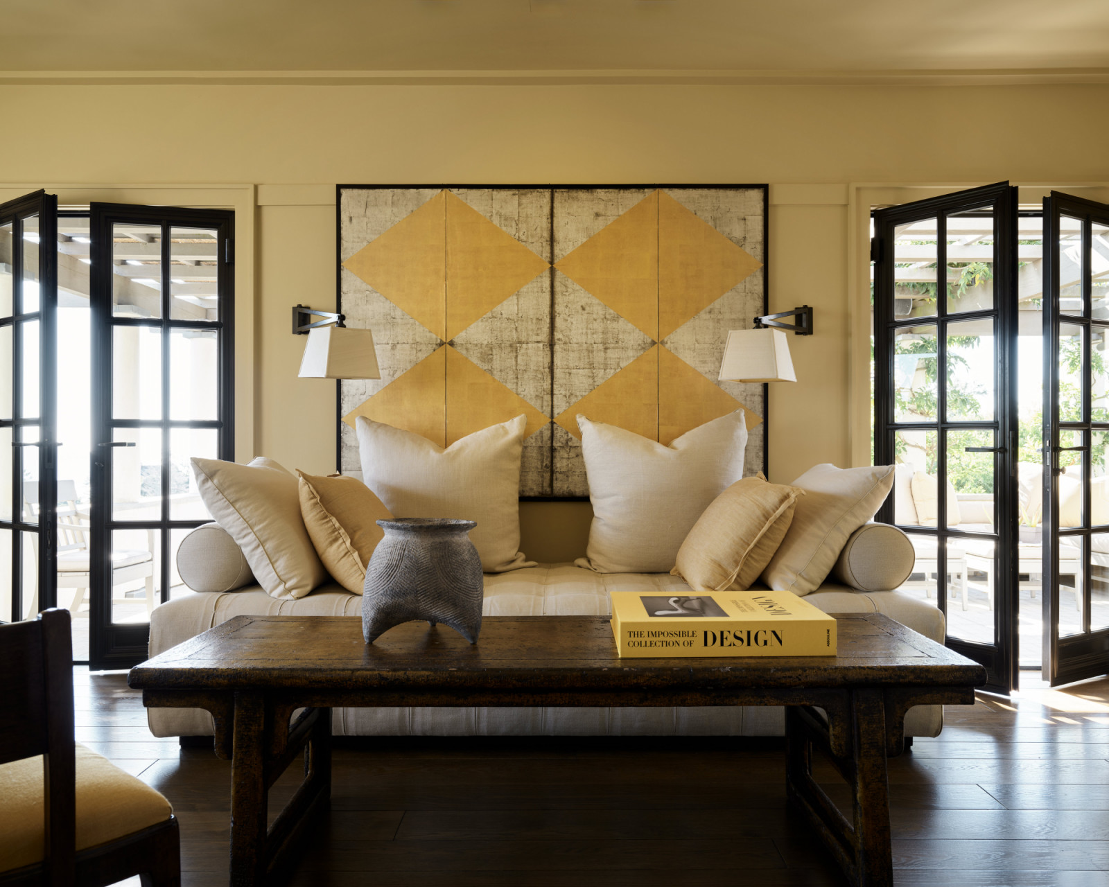 The home exercises restraint, employing a palette of soft whites and warm neutrals