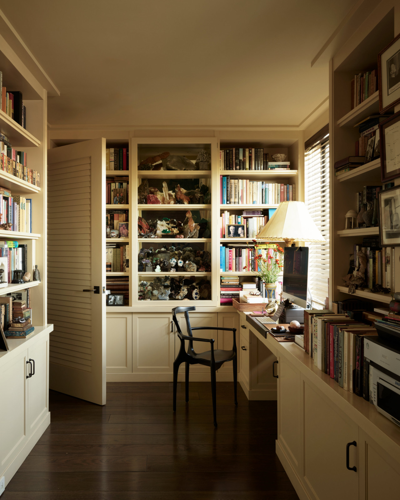 A designated office space next to the bedroom