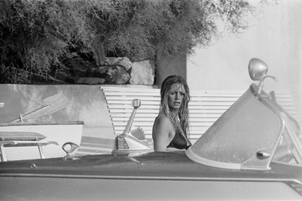 Brigitte Bardot sur son bâteau à la Madrague à Saint-Tropez (Photo by James Andanson/Sygma via Getty Images)
