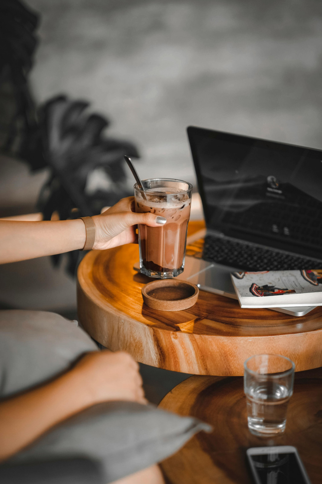 Savouring coffee at the nearby cafés while preparing for the day ahead (Photo: Pexels)