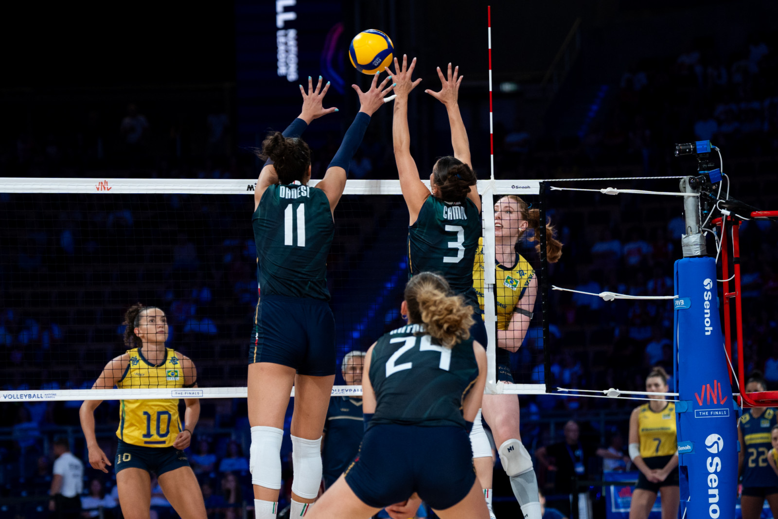 The final match between Italy and Brazil takes place in Lodz, Poland, on July 27, 2025. This is the VNL Volleyball Nations League 2025 game - women's Finals tournament at the Atlas Arena. (Photo by Marcin Golba/NurPhoto via Getty Images)