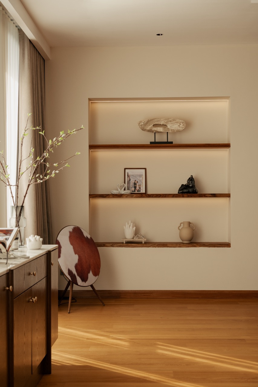 A built-in backlit timber shelving niche in the master suite on the second floor, with the bespoke dressing table designed by Endo for the client’s wife at left