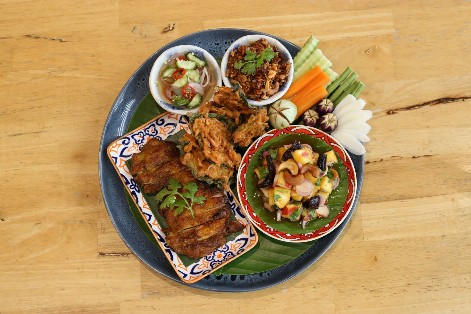 เมนูอาหารไทยจากร้าน Thai Niyom Cuisine
