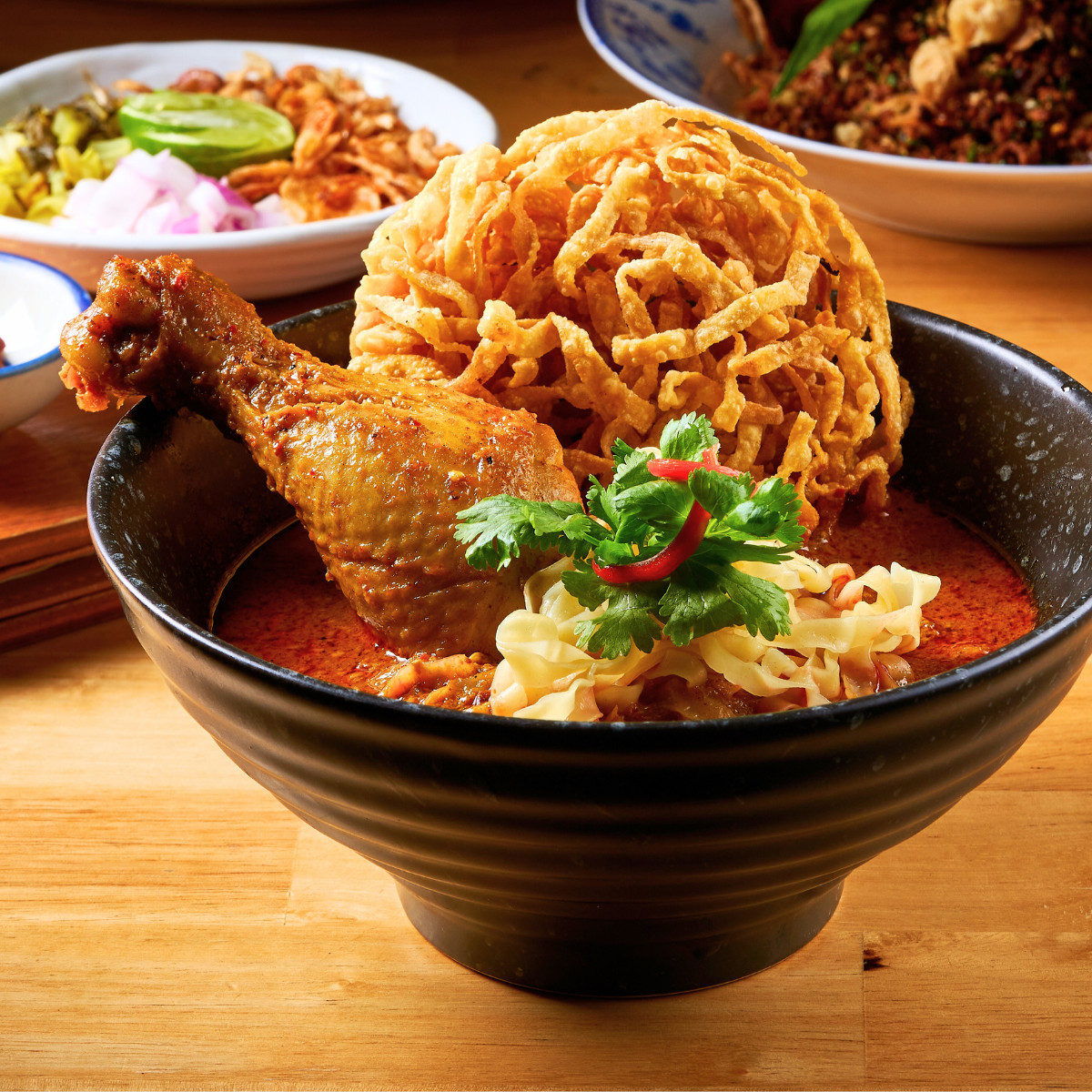 เมนูอาหารไทยจากร้าน Thai Niyom Cuisine