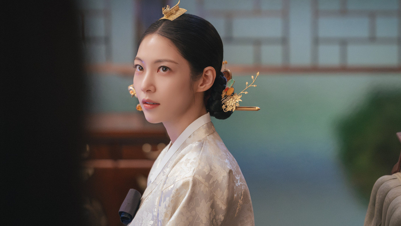 Gong Seung-yeon’s Daebi Mama showcased her lethal face card and highlighted her talent for portraying tragic and powerful characters (Photo: MBC)