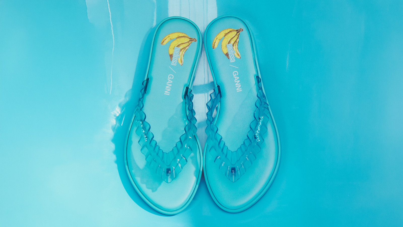 Melissa x GANNI hadirkan interpretasi baru jelly shoes lewat kolaborasi limited-edition yang playful