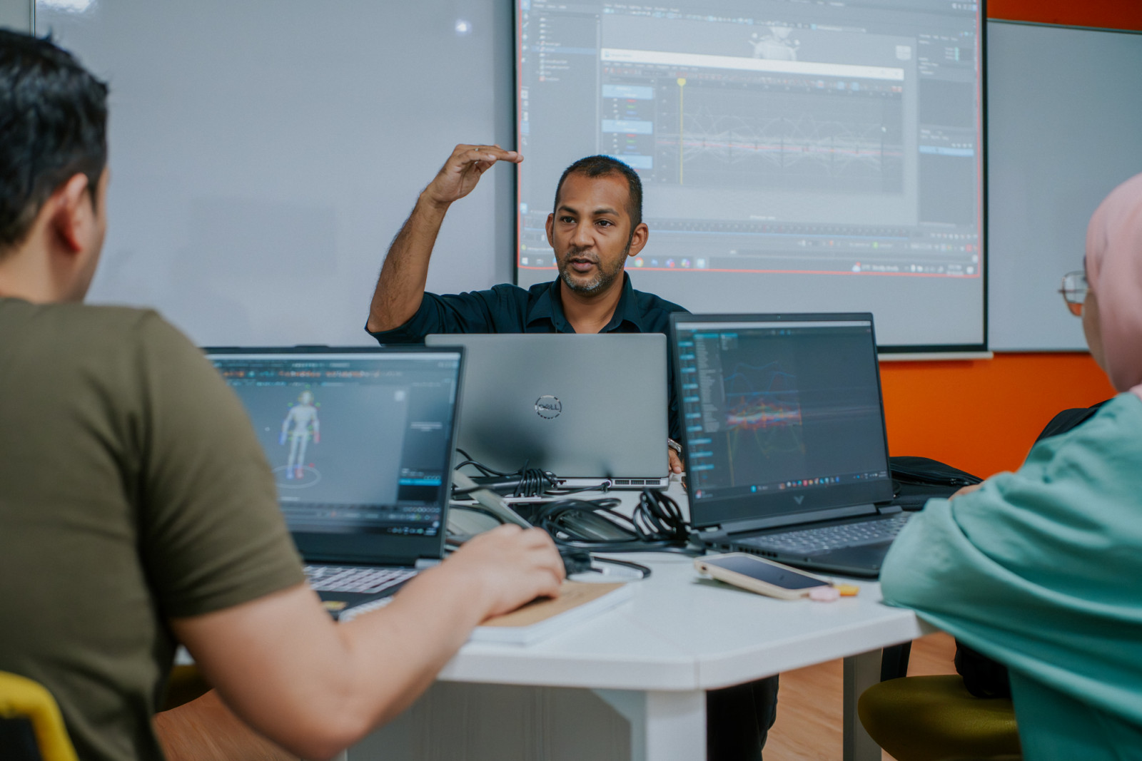 Academic Kannan Vijayan from The Design School conducting an Advanced Animation session with students (Photo: Taylor's University)
