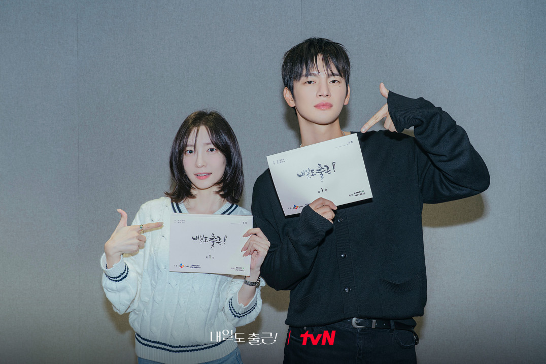 Seo In-guk and Park Ji-hyun star in the office rom-com adaptation of ‘Back to Work!’ (Photo: tvN)