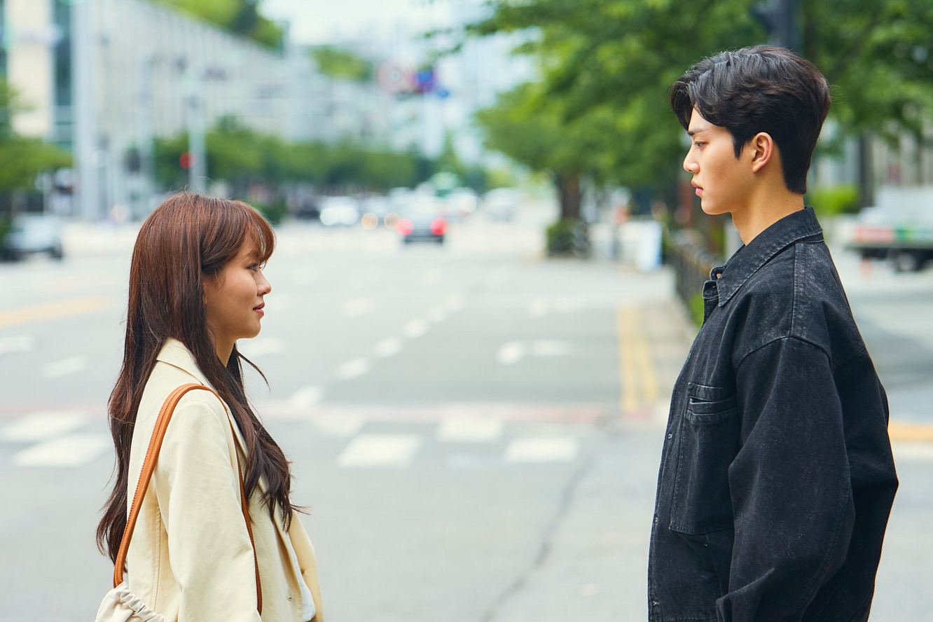Could ‘Love Alarm’ co-stars Song Kang and Kim So-hyun reunite in another webtoon K-drama adaptation? (Photo: Netflix)