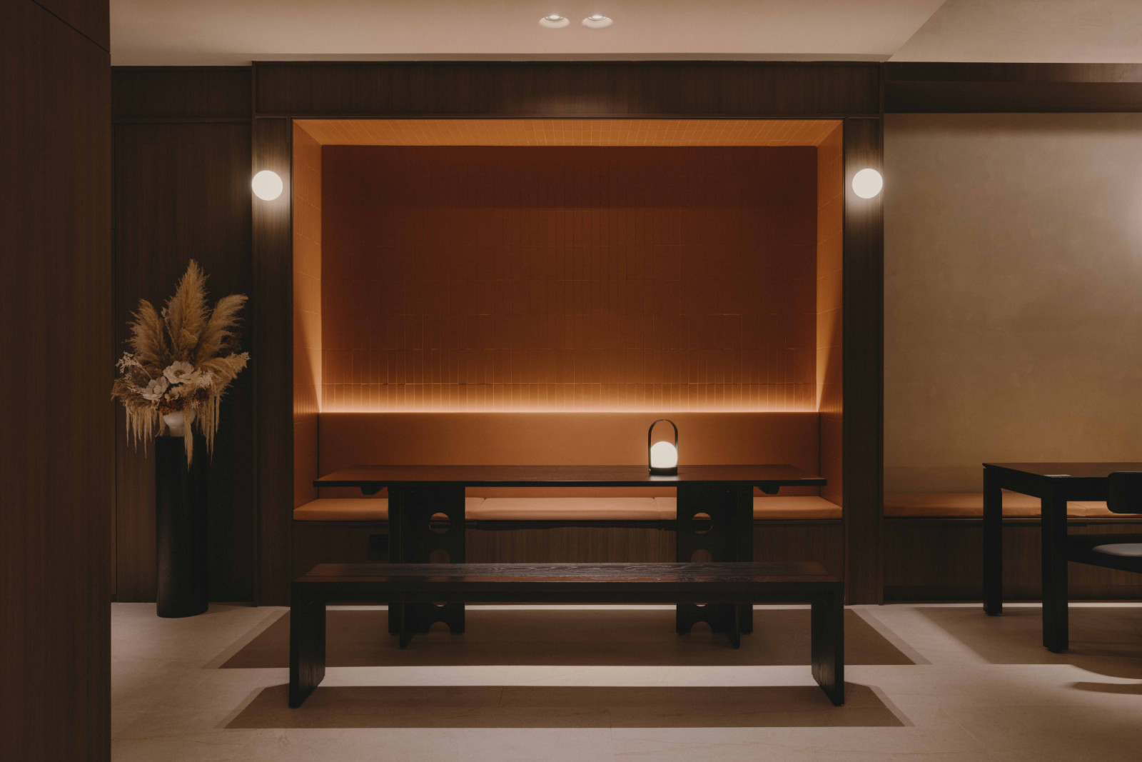 The consultation zone cocoons clients with limewashed walls and rounded lighting for dialogue and intimacy