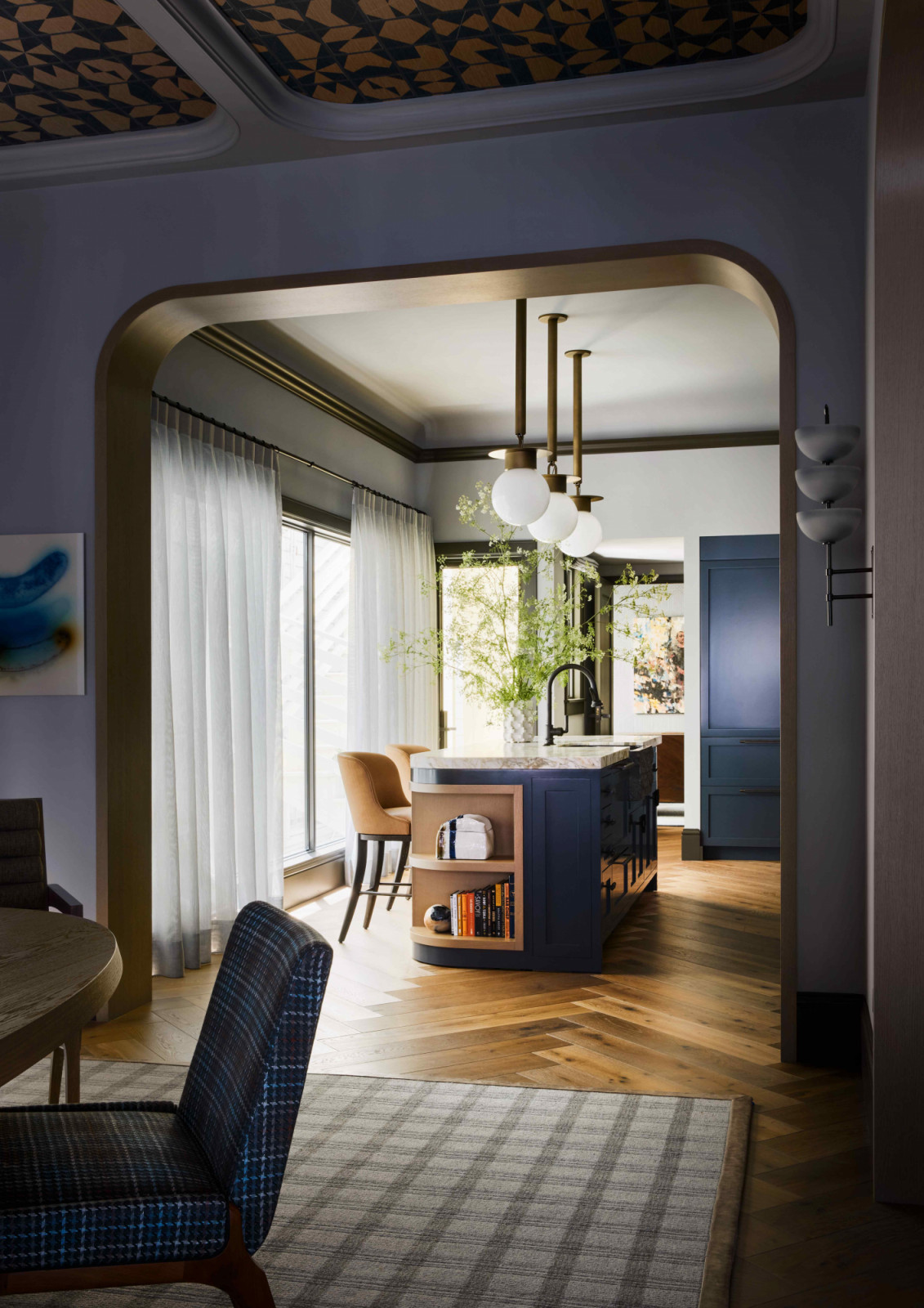A mixture of modern and traditional designs in the home