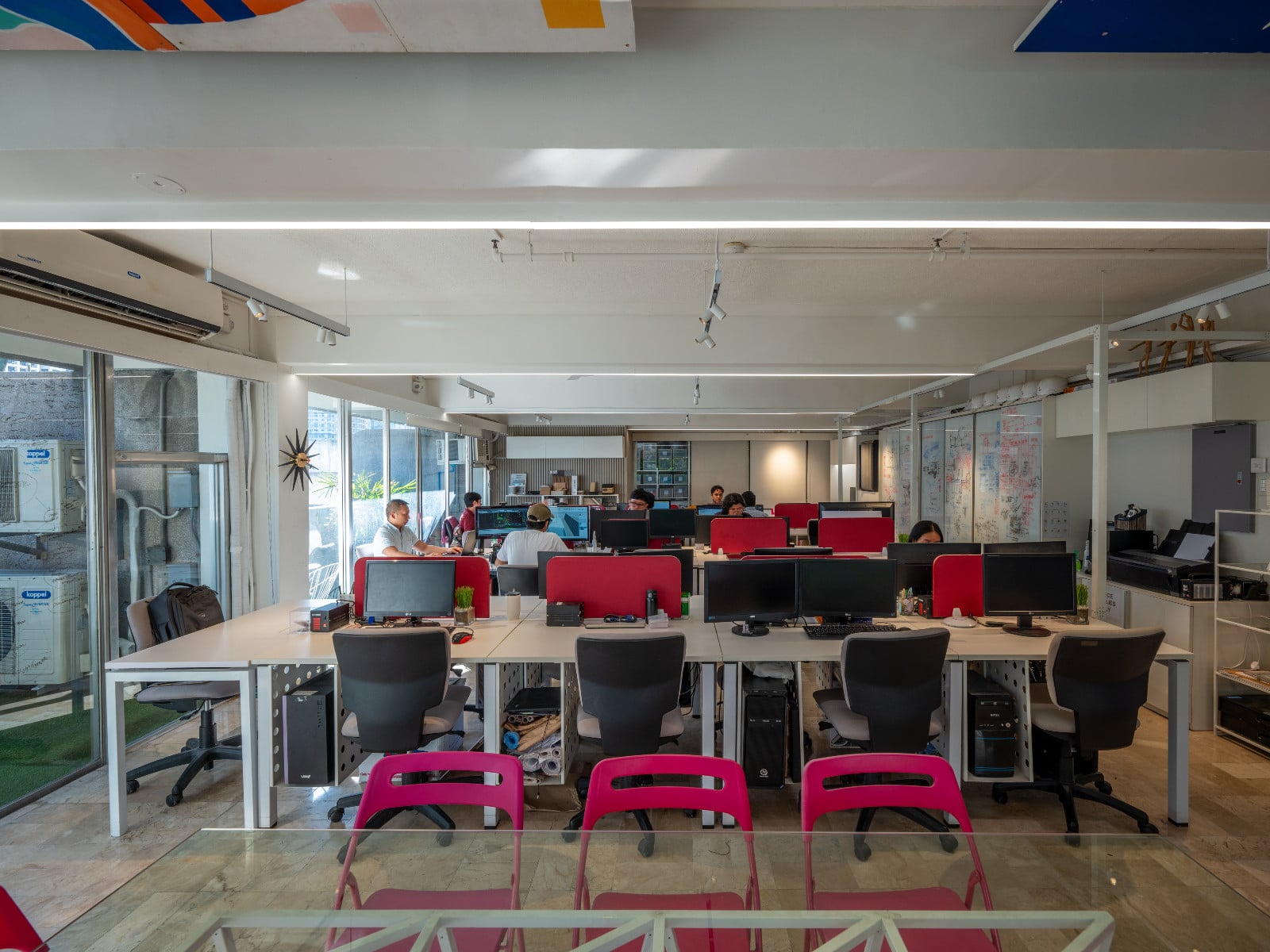 Infusing concrete materiality with pops of their signature bright pink, this is the Barchan + Architecture office in Manila, Philippines