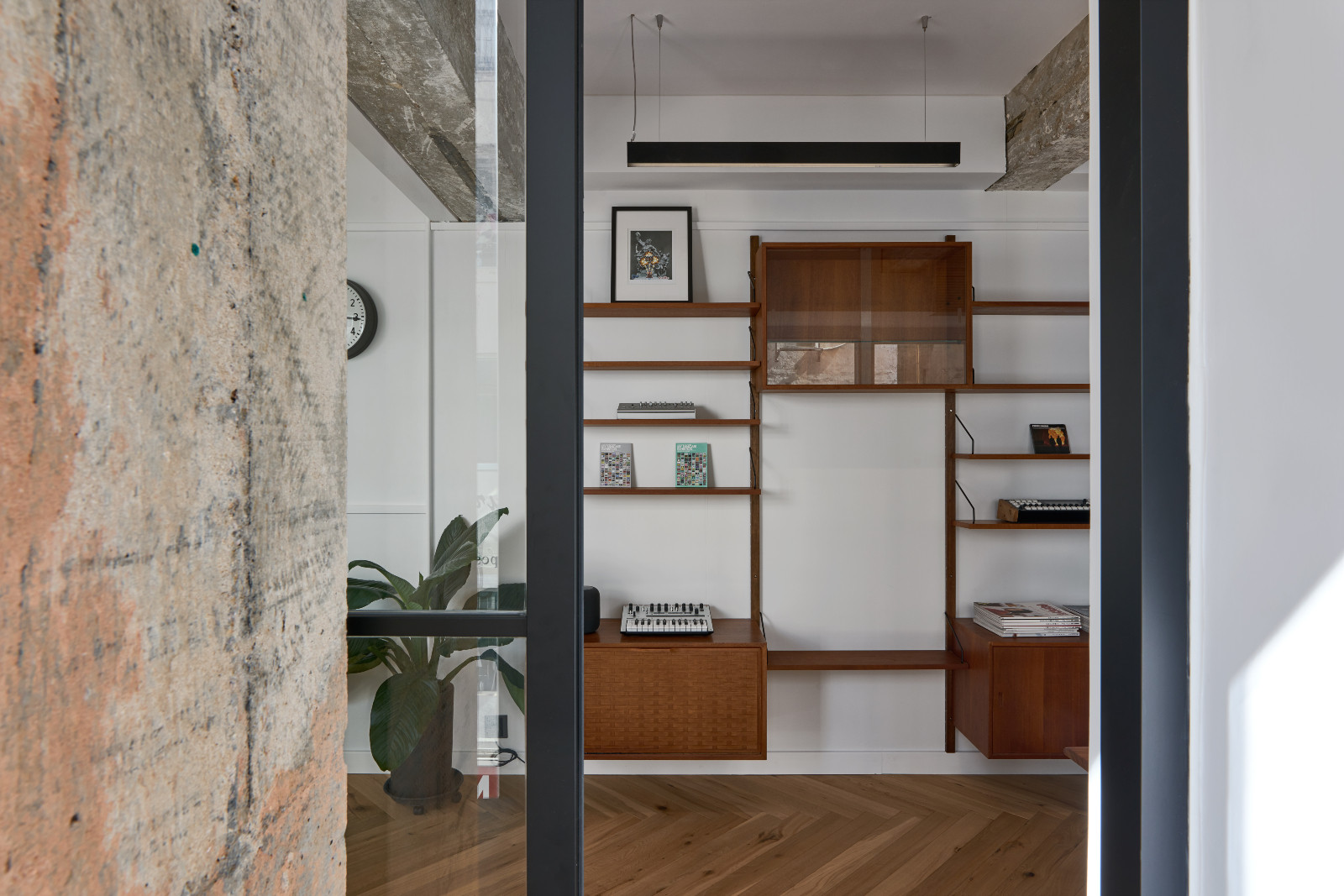 The elegant interior of Analogue, a Hong Kong office designed by JJ Acuña bespoke