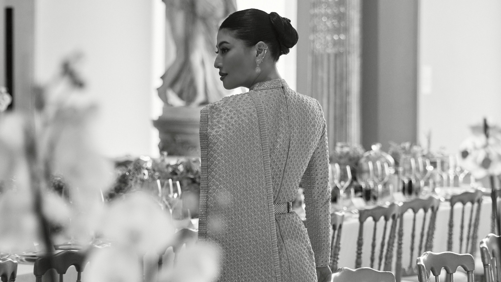 สมเด็จพระเจ้าลูกเธอ เจ้าฟ้าสิริวัณณวรี นารีรัตนราชกัญญา ทรงพระสิริโฉมในฉลองพระองค์ชุดไทยศิวาลัย ระหว่างงานเลี้ยงอาหารค่ำที่ได้รับการออกแบบอย่างพิถีพิถันเพื่อถ่ายทอดเอกลักษณ์ความเป็นไทย (ภาพ: สถาบันส่งเสริมศิลปหัตถกรรมไทย (องค์การมหาชน) หรือ SACIT)