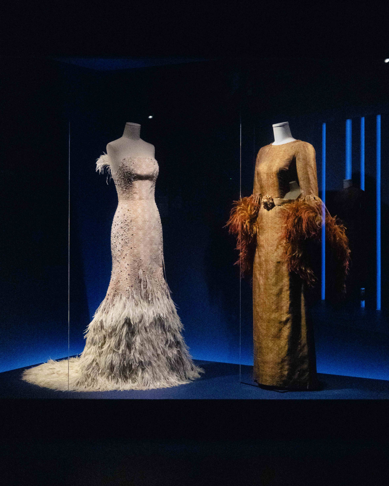 การจัดแสดงนิทรรศการ “ราชพัสตราสู่สากล La Mode en Majesté. Royal Thai Dress from Tradition to Modernity” ณ พิพิธภัณฑ์ Musée des Arts Décoratifs กรุงปารีส สาธารณรัฐฝรั่งเศส (ภาพ: สถาบันส่งเสริมศิลปหัตถกรรมไทย (องค์การมหาชน) หรือ SACIT)