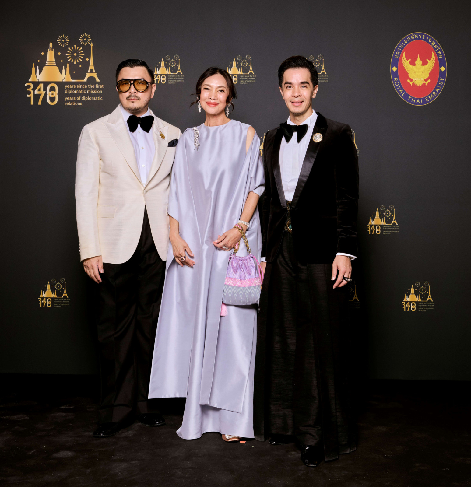 (จากซ้าย) พลพัฒน์ อัศวะประภา, สุพรทิพย์ ช่วงรังษี และนีรนาท เผ่าสวัสดิ์ (ภาพ: สถาบันส่งเสริมศิลปหัตถกรรมไทย (องค์การมหาชน) หรือ SACIT)