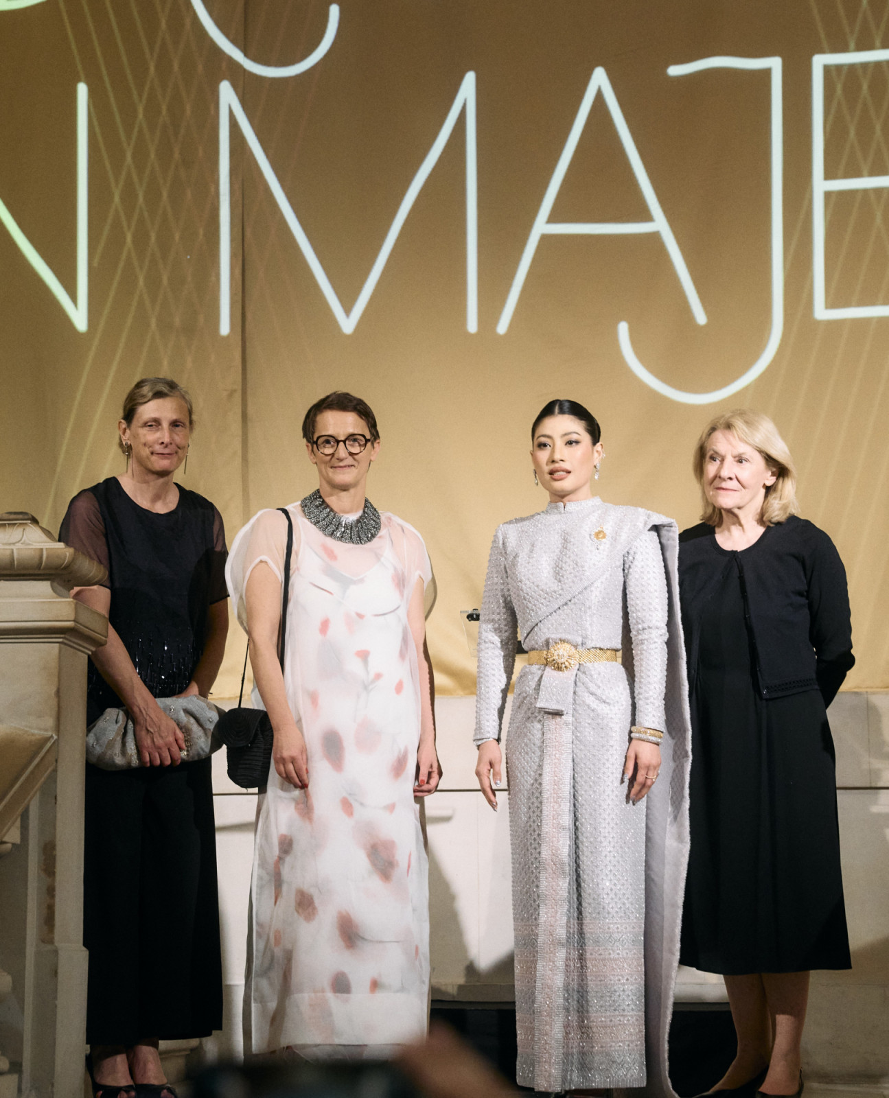 Décoratifs และ Sophie-Justine Lieber (ขวาสุด) ซีอีโอของ Les Arts Décoratifs (ภาพ: สถาบันส่งเสริมศิลปหัตถกรรมไทย (องค์การมหาชน) หรือ SACIT)