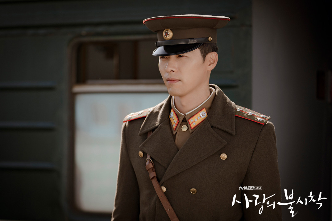…and dapper in his military dress uniform (Photo tvN)