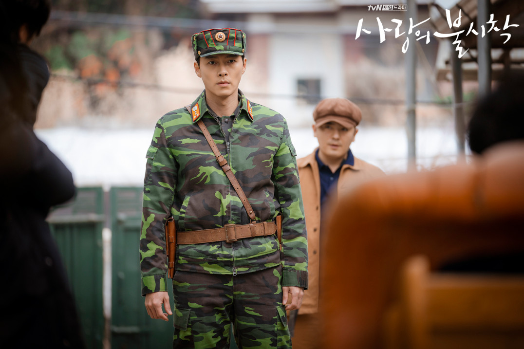 Hyun Bin’s Ri Jeong-hyeok looks action-ready in his combat uniform… (Photo tvN)