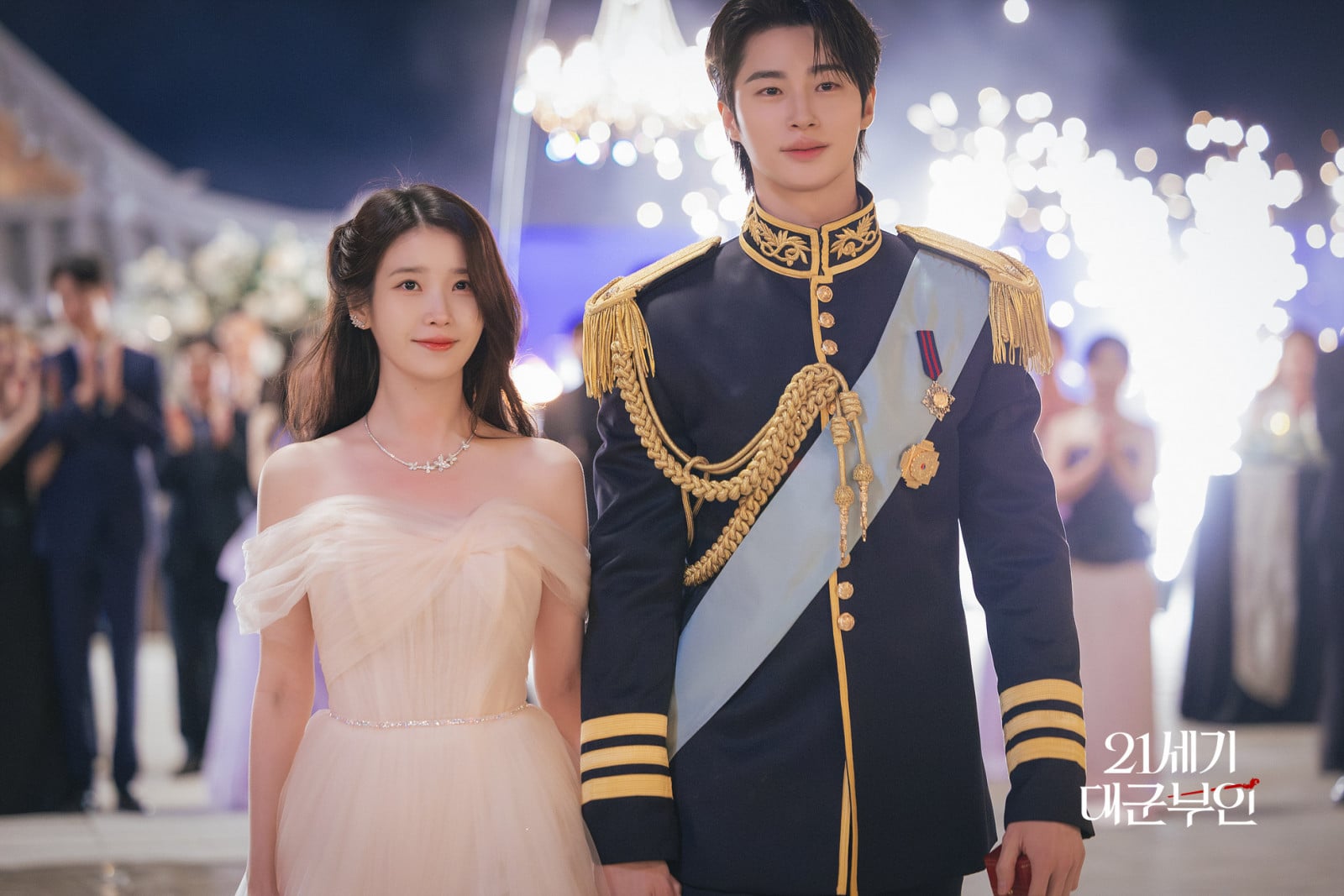 Byeon Woo-seok is one K-drama actor who knows how to work a military uniform. In ‘Perfect Crown’, he looks like a quintessential Disney prince in his royal regalia (Photo: MBC)