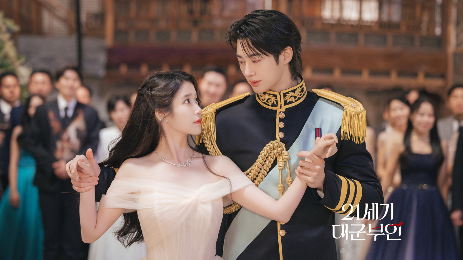 In the proposal scene in ‘Perfect Crown’, Byeon Woo-seok proves he is one of the most regal-looking K-drama actors in military uniform (Photo: MBC)