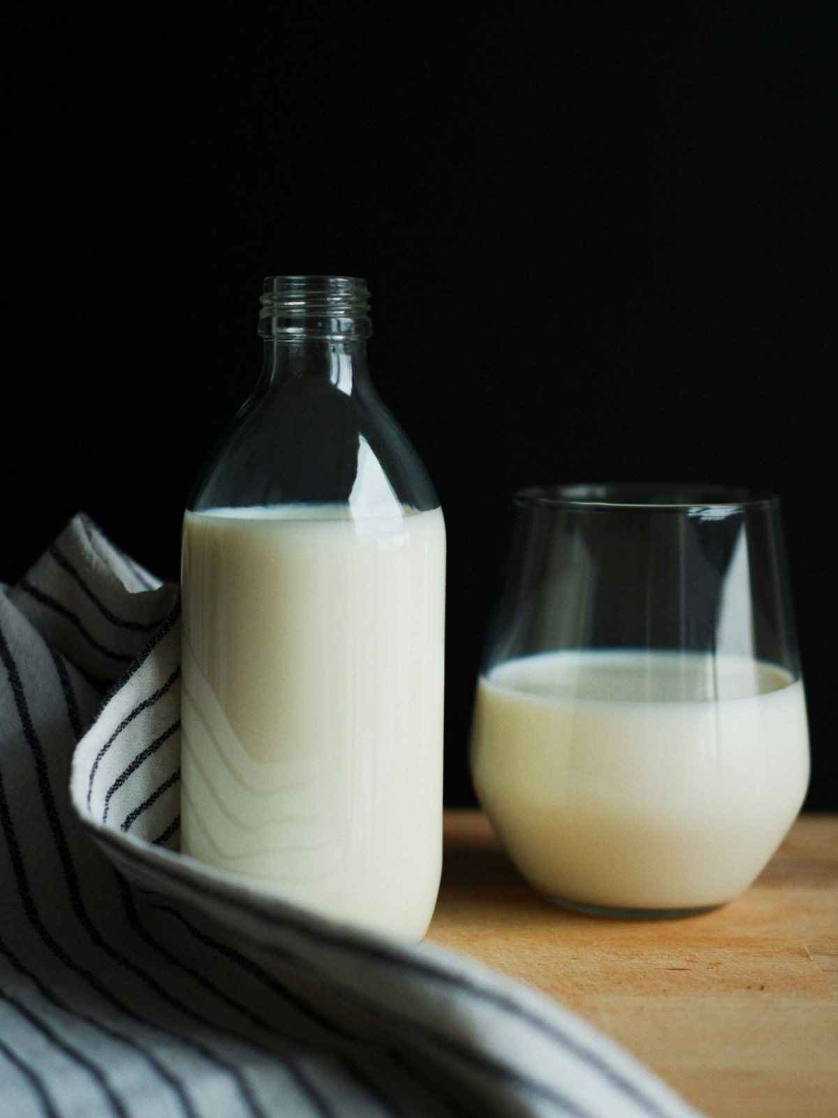 Skim milk delivers maximum dairy nutrition with virtually zero fat (Photo: X/Unsplash)