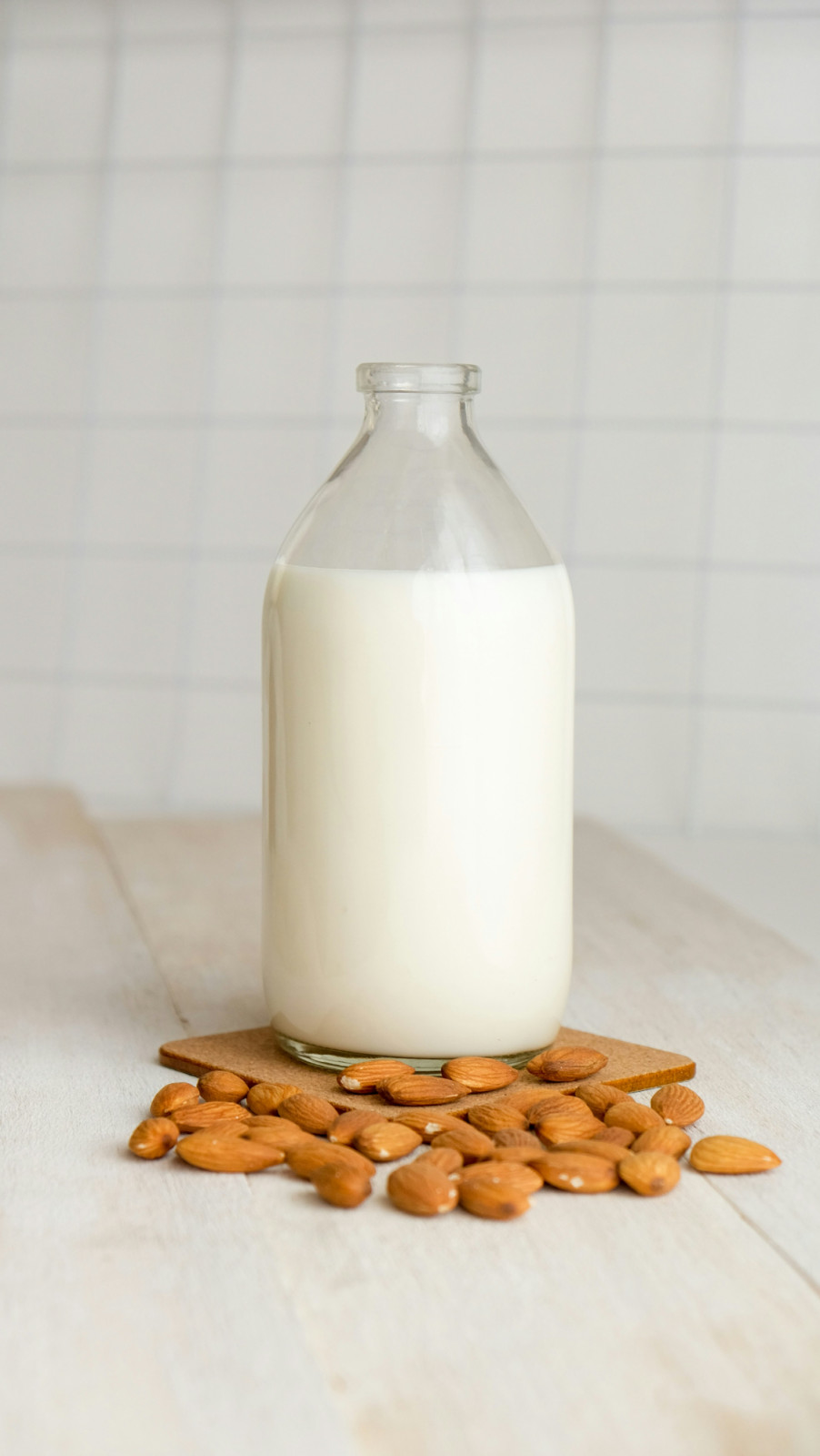 Almond milk is a light, low-calorie option loved across the world (Photo: X/Unsplash)