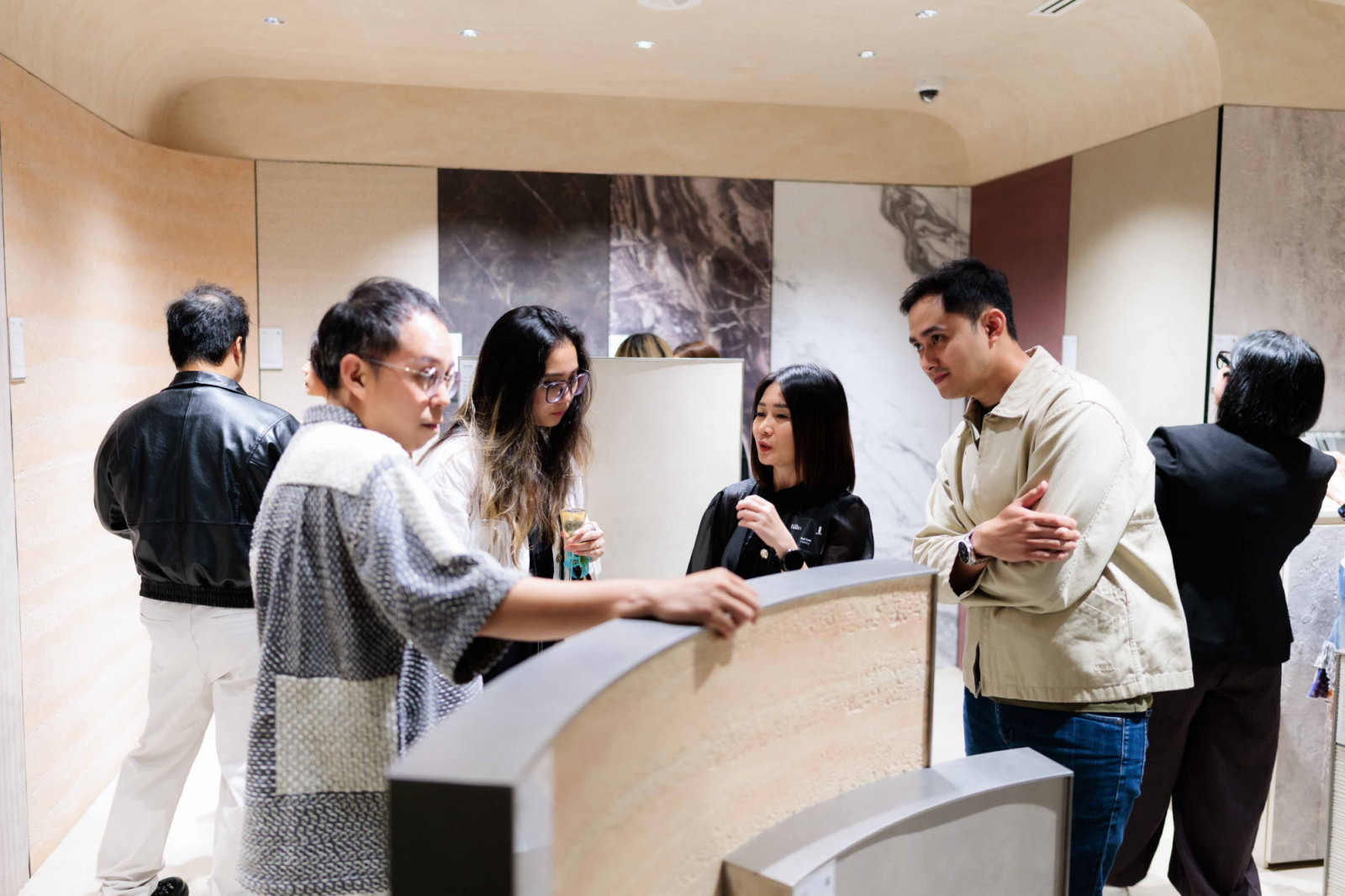 Hafary’s Kailee Hon introducing Wood Culture’s materials to guests