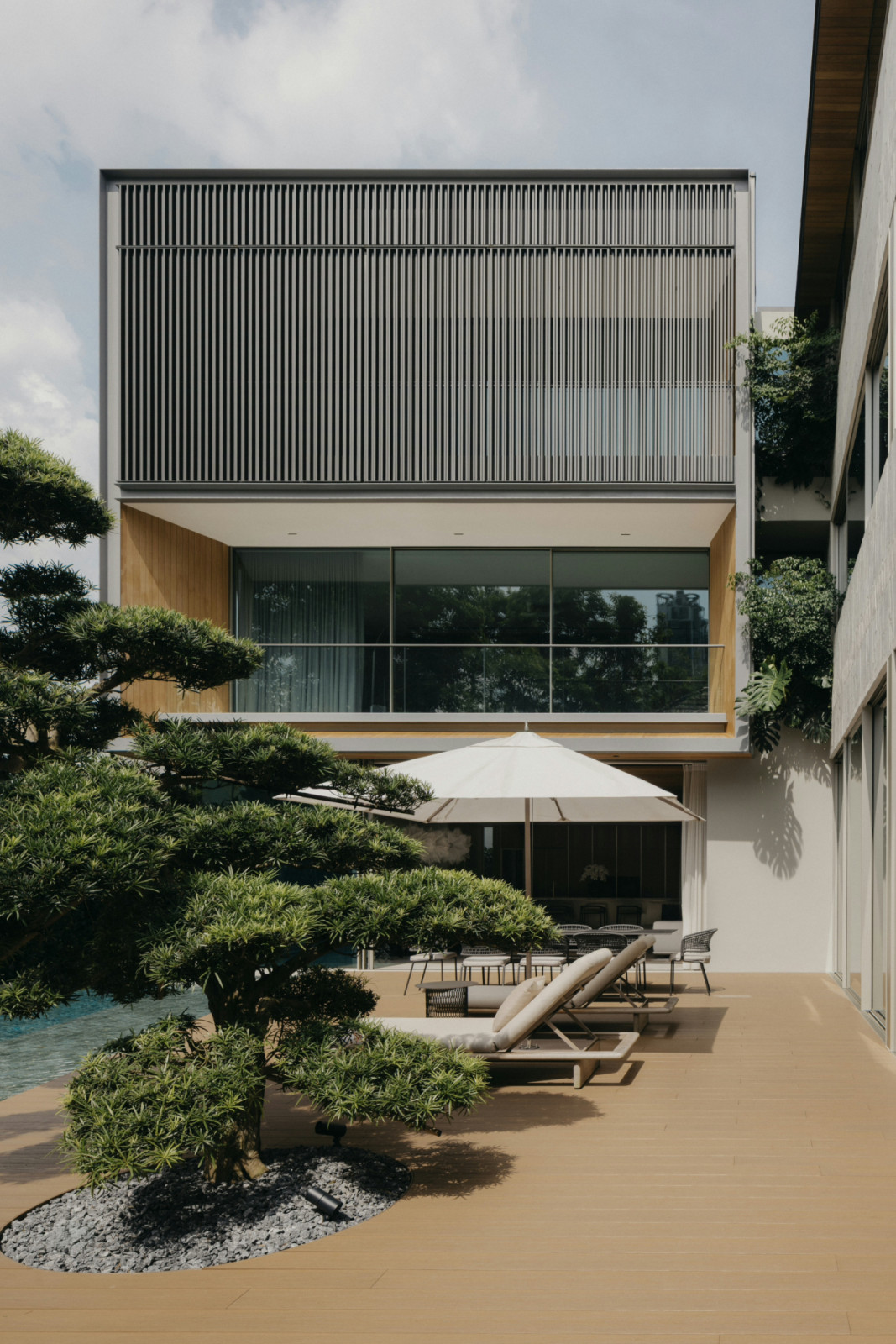 The stunning façade of the Chestnut House designed by ArMo Design Studio
